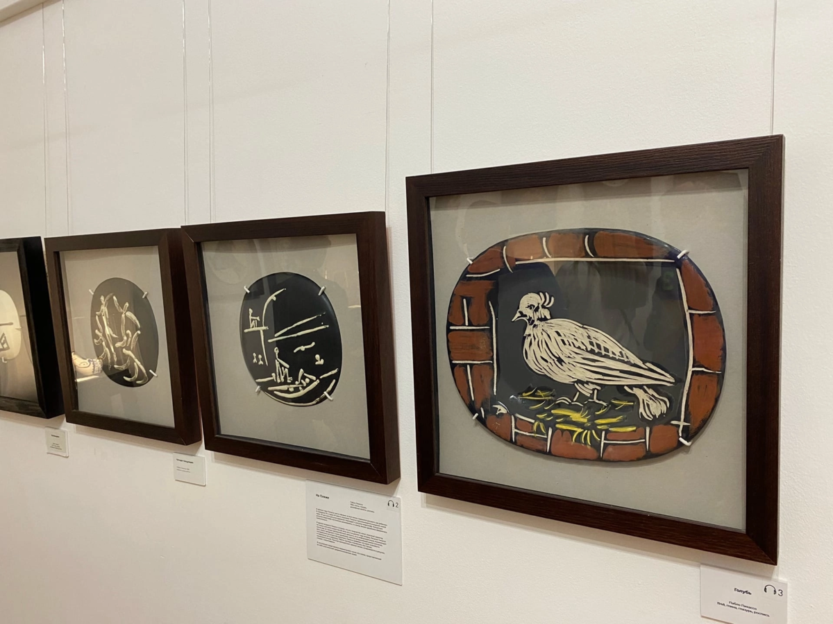 Изображение голубя в керамике