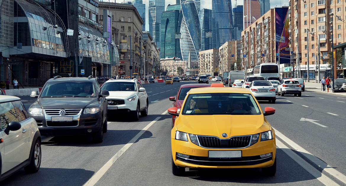 В Москве нормы оформления действуют еще с 2017 года. В частности, получить лицензию можно только на автомобиль желтого цвета
