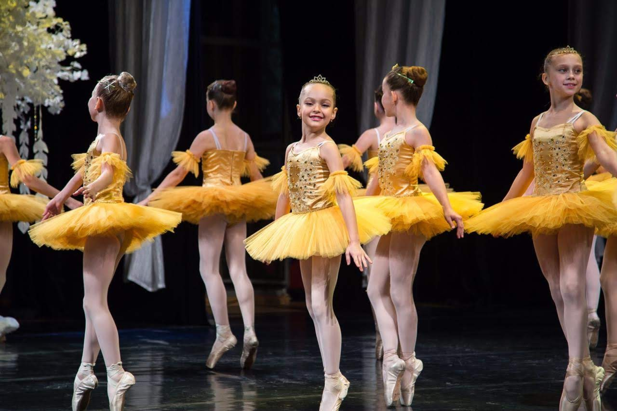 Театр балета «Сказка», Арине 7  лет, самая младшая в группе.