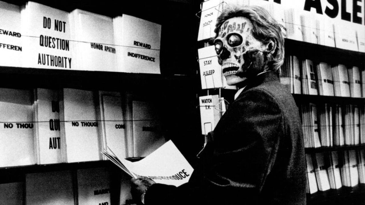 Кадр из фильма «Чужие среди нас» (1988)