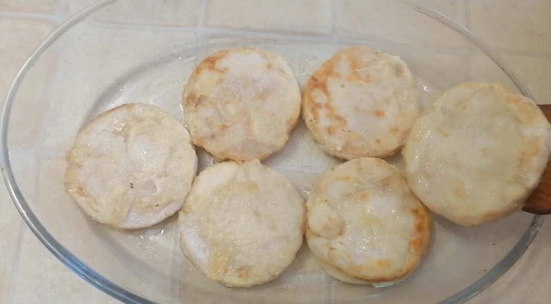 Медальоны из филе хека. Медальоны из хека замороженные. Медальоны из хека в духовке. Медальоны из хека в духовке. Рыбные медальоны из хека.