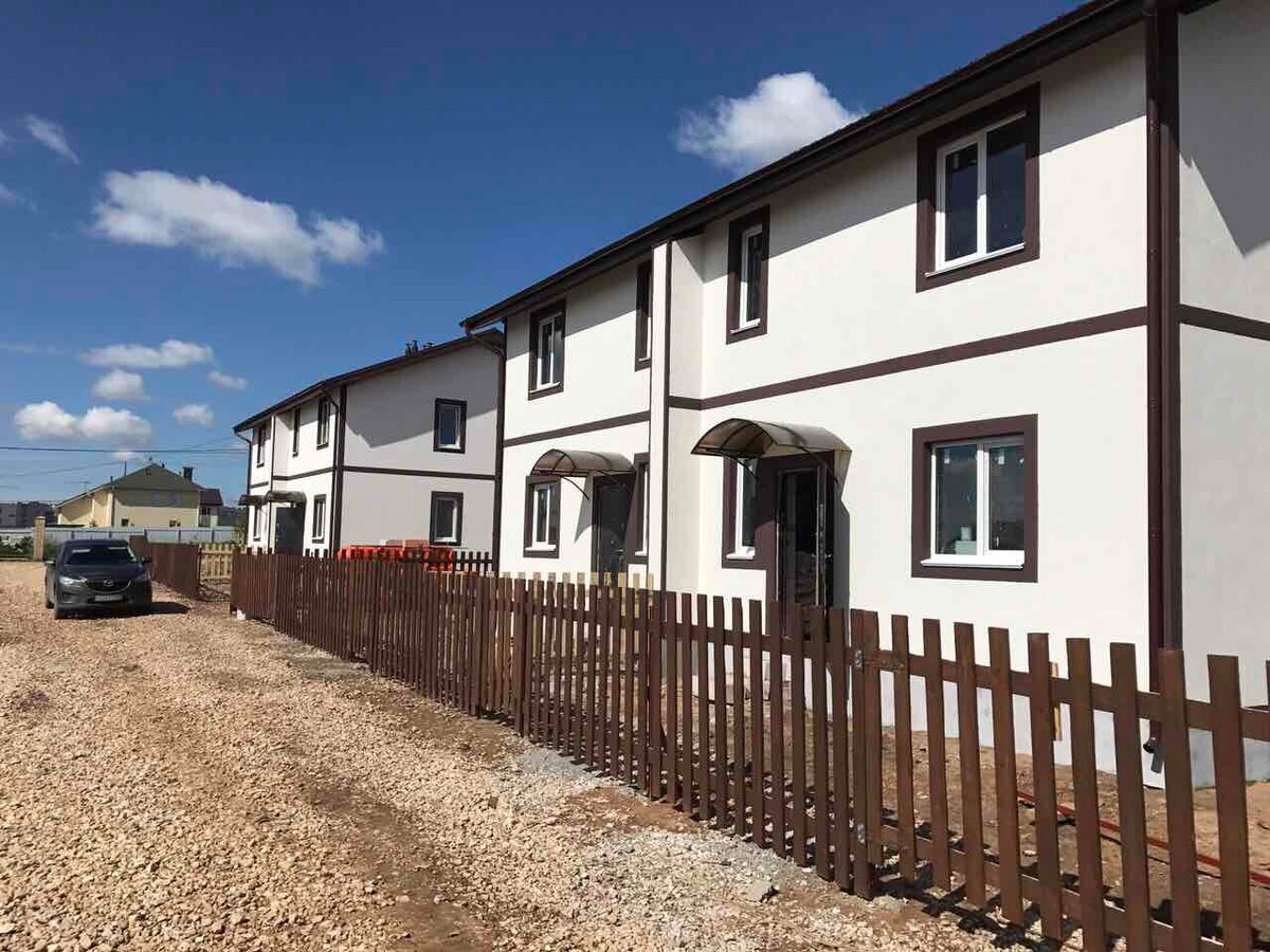 Застройщик построил второй дом, потихоньку заселяемся мы и наши новые соседи