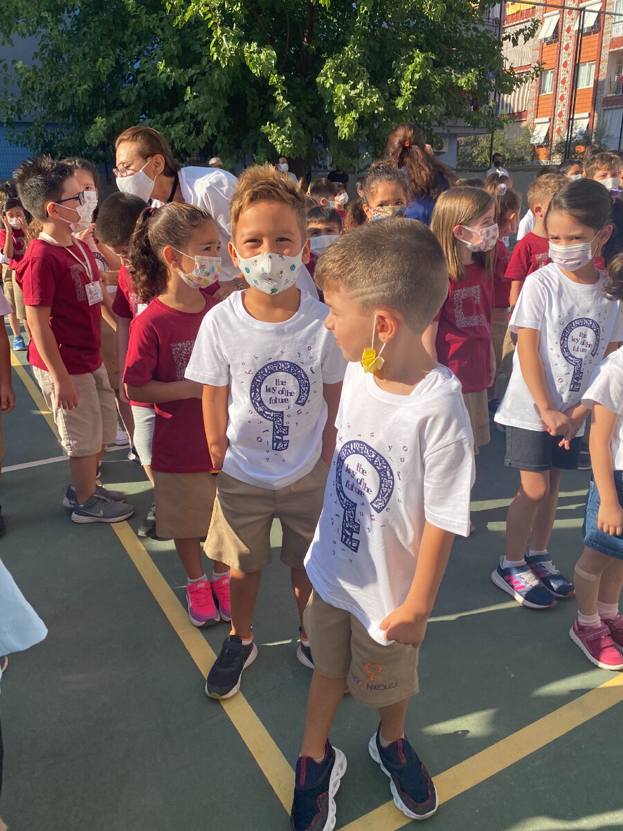 Сын на линейке.