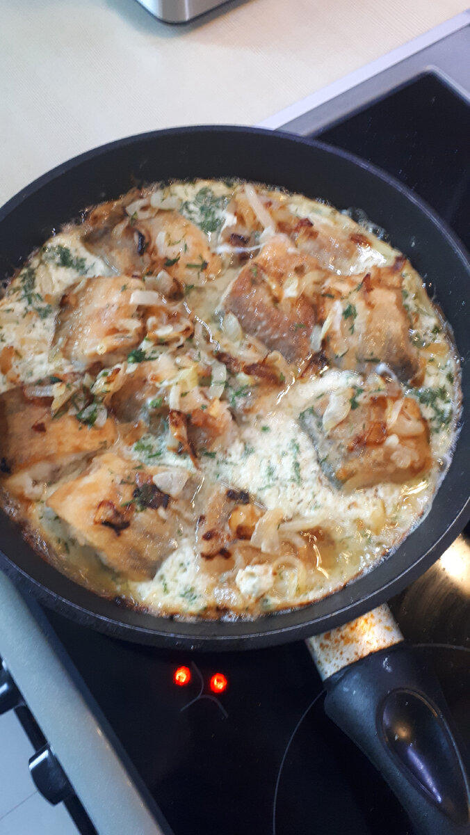 Очень вкусная рыбка в омлете