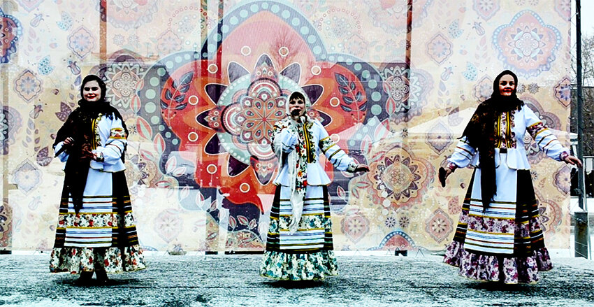 Вокальный ансамбль "Поверье" Дворца культуры им. Дубровских г. Кулебаки Нижегородской области.