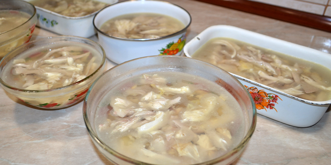 Холодец домашний из курицы пошаговый рецепт. Как приготовить холодец без желатина из куриных ножек