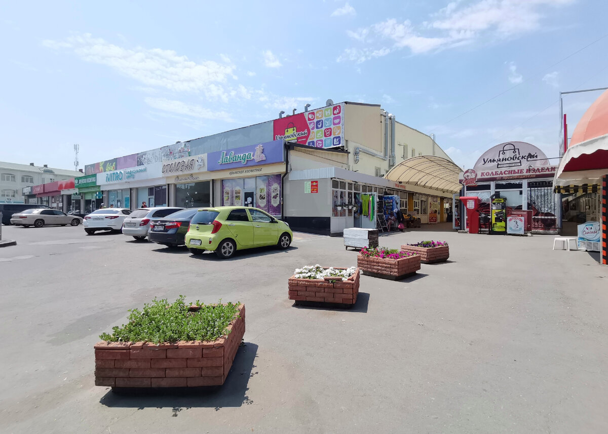 Рядом большой торговый комплекс, рынок, парк, достопримечательности
