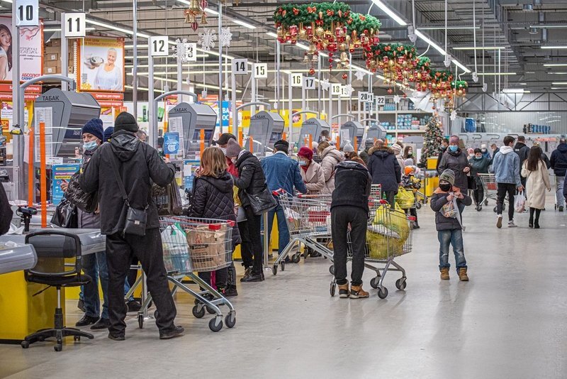 Толпа в продуктовом ТЦ «Абсолют» в начале осеннего локдауна 2021 года в Чите
Фото: Oleg Fedorov