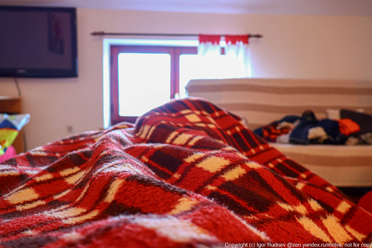 Кутаться дома в три пледа для европейца осенью и зимой — нормально