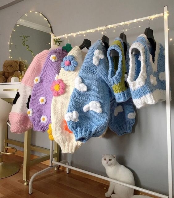 Короткие кардиганы спицами и крючком сейчас на пике популярности. Сайт Pinterest.com