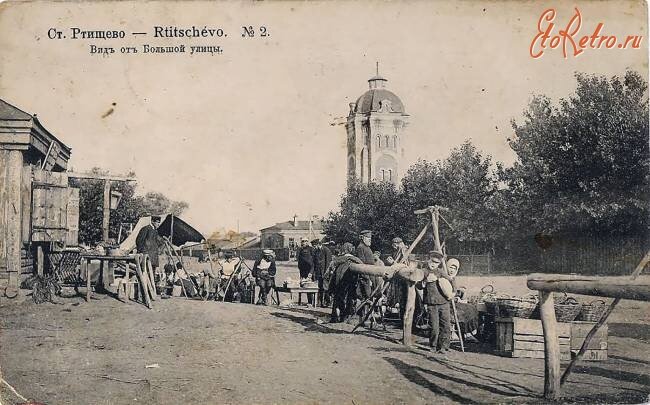 Улица Железнодорожная Это мой город я тут родился и вырос. Это одна из главных улиц Железнодорожная, скорее так называется потому что рядом железная дорога. Башне этой не меньше века, как утверждает история что похожих башен нет, такая единственная в своем роде и не имеет аналогов по всей России, внутри чугунная лестница, а на самой вершине два бака под воду. Построена башня 1896 г.  Башня 25 в высоту. Это почти современная 9ти этажка. Судя по фото домов высотных в то время нет, в основном деревянные строения.