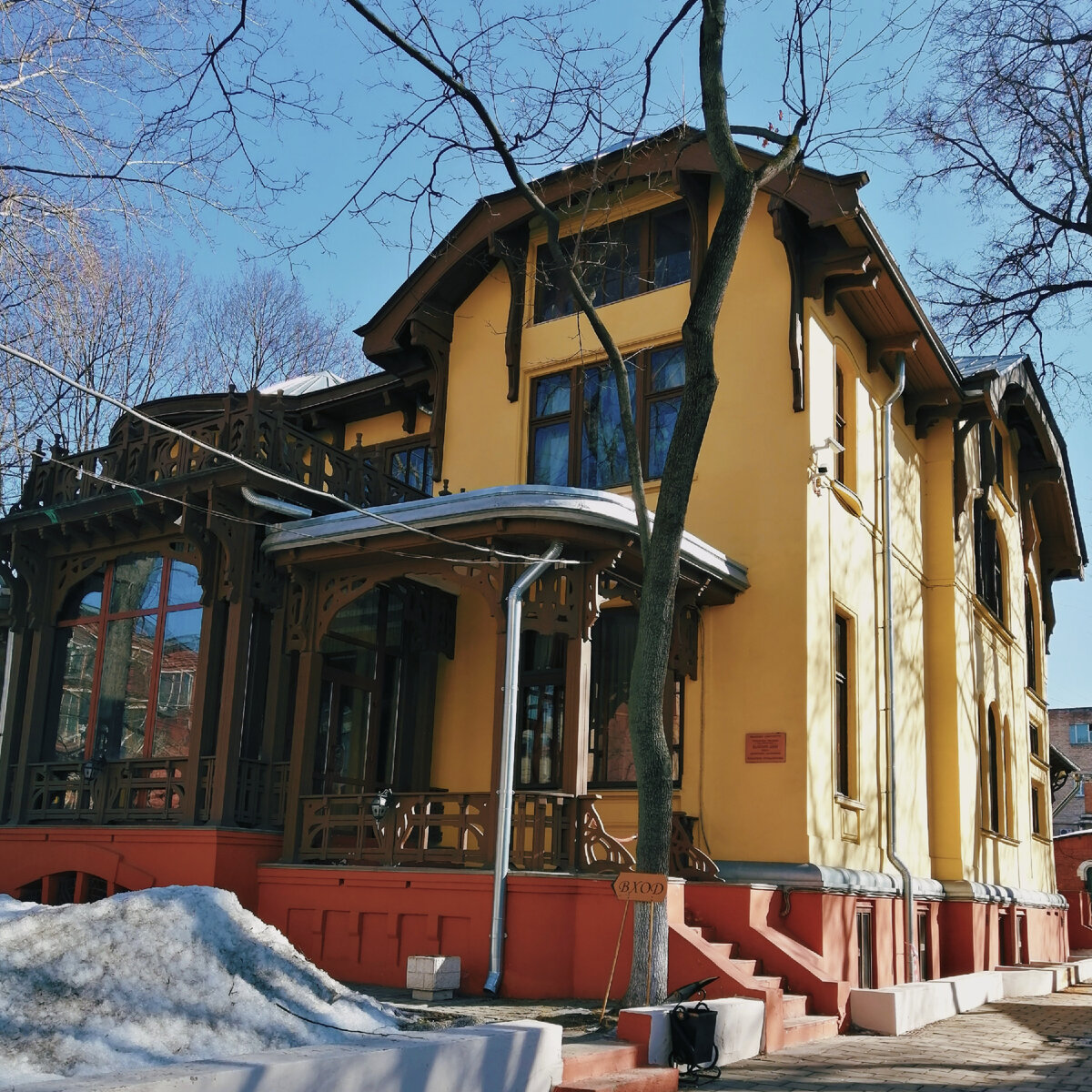 Особняк купцов Носовых на Электрозаводской. Архитектор Лев Кекушев построил этот дом для отца Веры Носовой -  Василия.