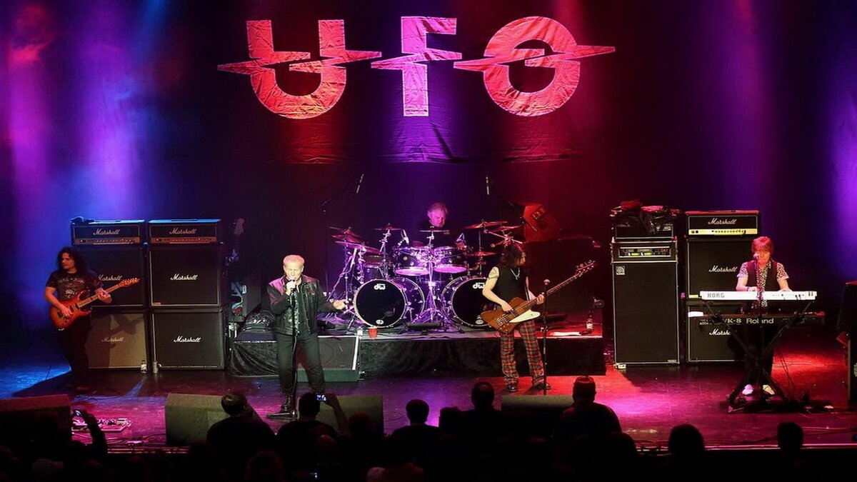 Всем привет! UFO - британский рок-коллектив, который был создан в далёком 1969 году. Это не только рок-коллектив, но и группа-легенда. Музыканты внесли существенный вклад в развитие стиля хеви-метал.