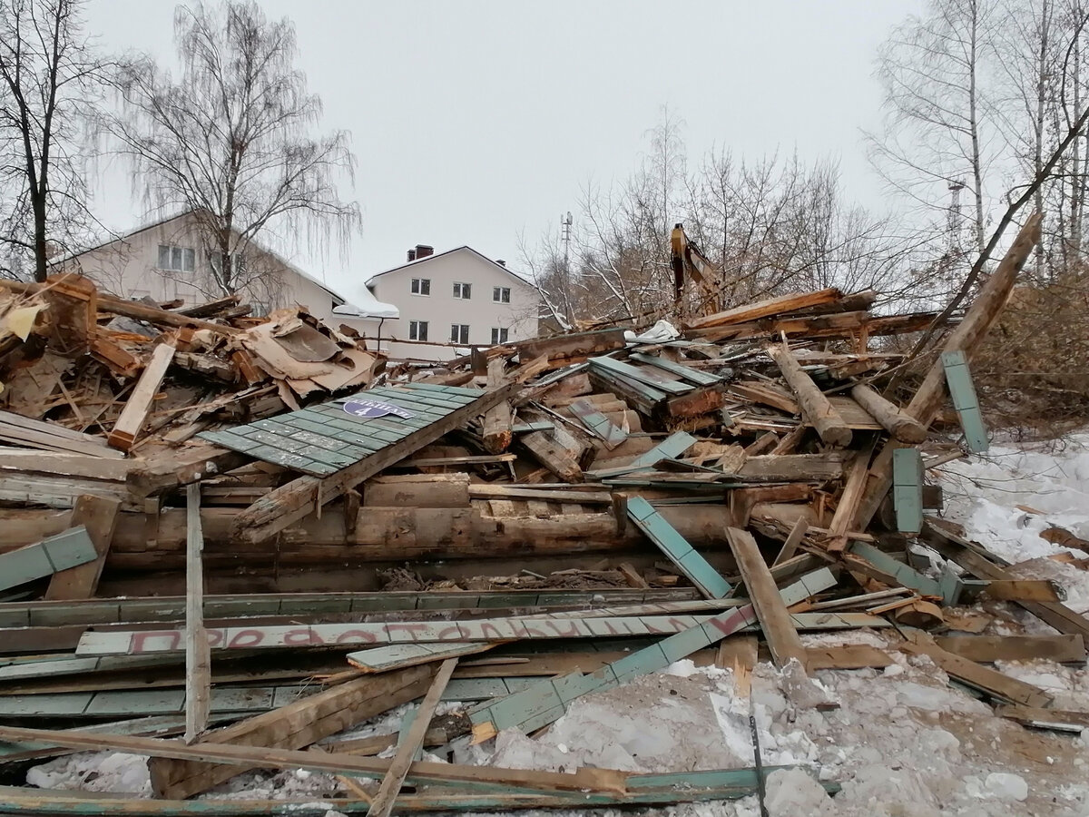 Хроника гибели исторического наследия. В Бежецке снесли дом городского  головы Ильи Акимовича Петухова. | Бежецкая старина | Дзен