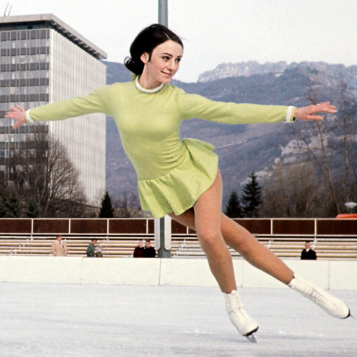 Девушки фигуристы. Пегги Флеминг фигуристка. Пегги Флеминг Peggy Fleming.