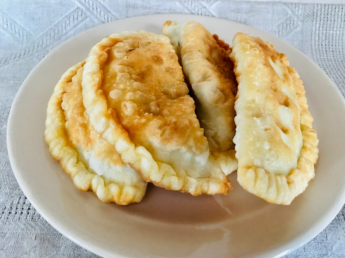 Чебуреки домашние, ни на что не претендующие | Вкусная еда без труда | Дзен