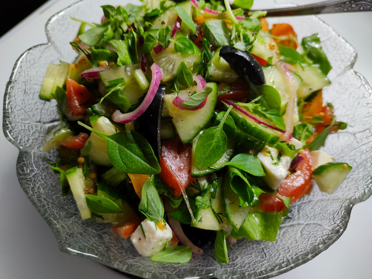 Греческий салат 🥗 (наш семейный вариант) | Будет вкусно! | Дзен