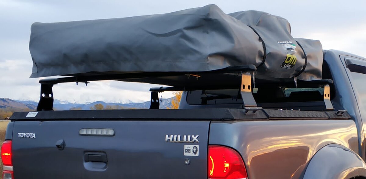 Автопалатка установлена на алюминиевую крышку кузова.