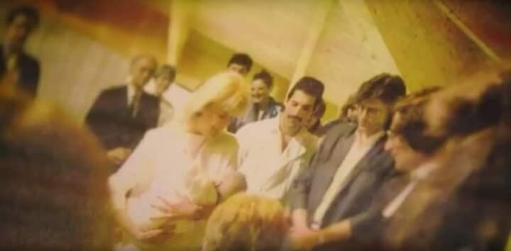 Фредди с семьей Мака