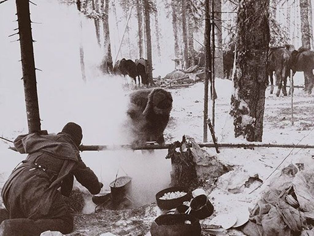 Зама вов. Партизаны в годы ВОВ 1941-1945. Привал войск ВОВ 1941-1945. ВОВ 1941-1945 быт солдат.
