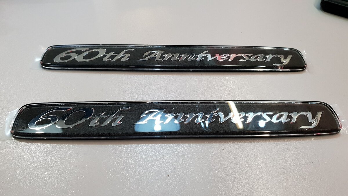 Шильдик автомобильный.