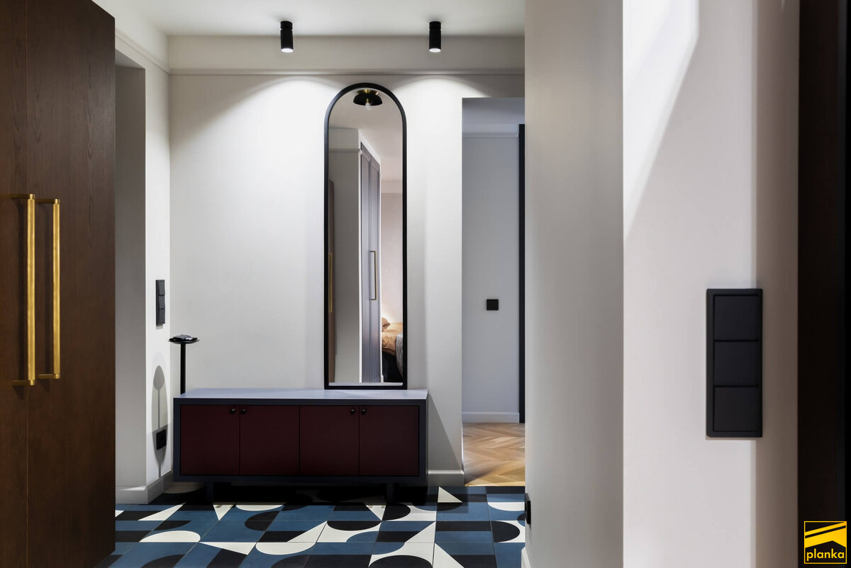 Входная группа и прихожая.