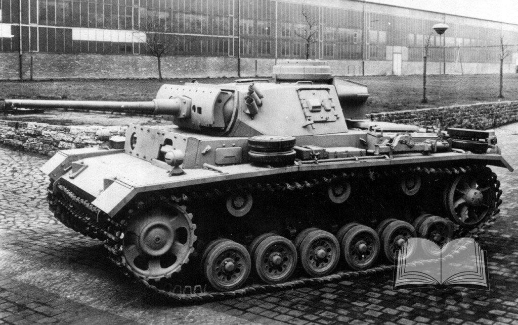 Один из первых Pz.Kpfw.III Ausf.M. этот танк имеет "воротник" вокруг орудийной установки. В крупной серии он не использовался.