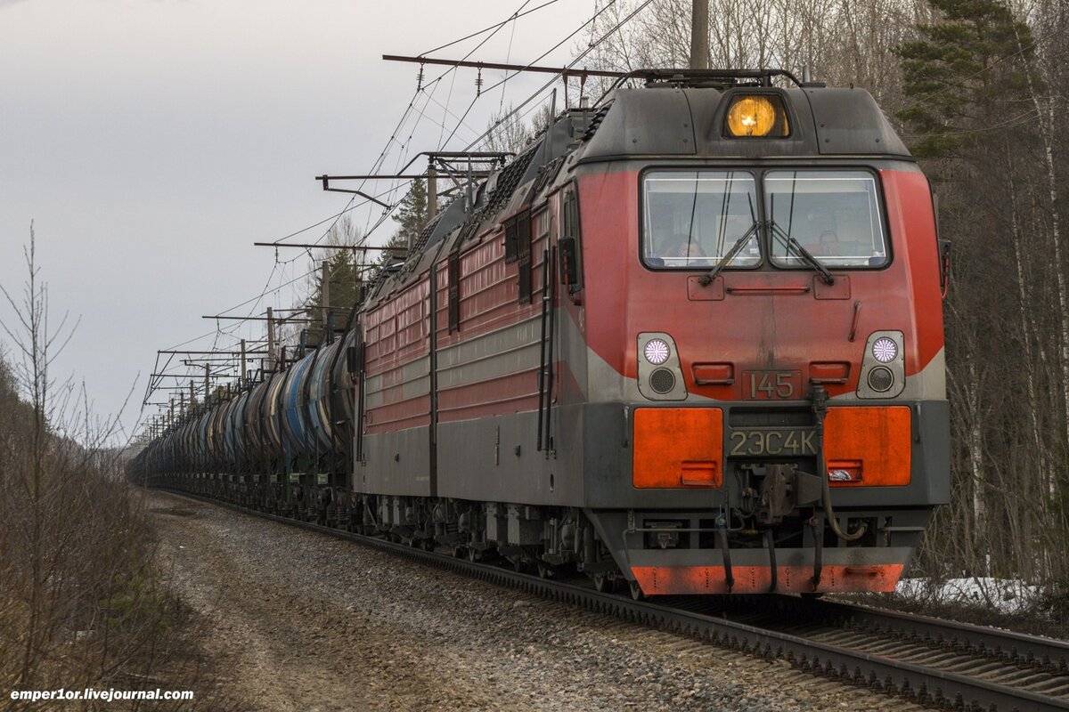 Электровоз 2ЭС4К-145 с грузовым поездом. Перегон Турышкино - Сологубовка