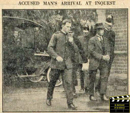 Росса доставляют в суд. Фото из австралийской газеты того времени