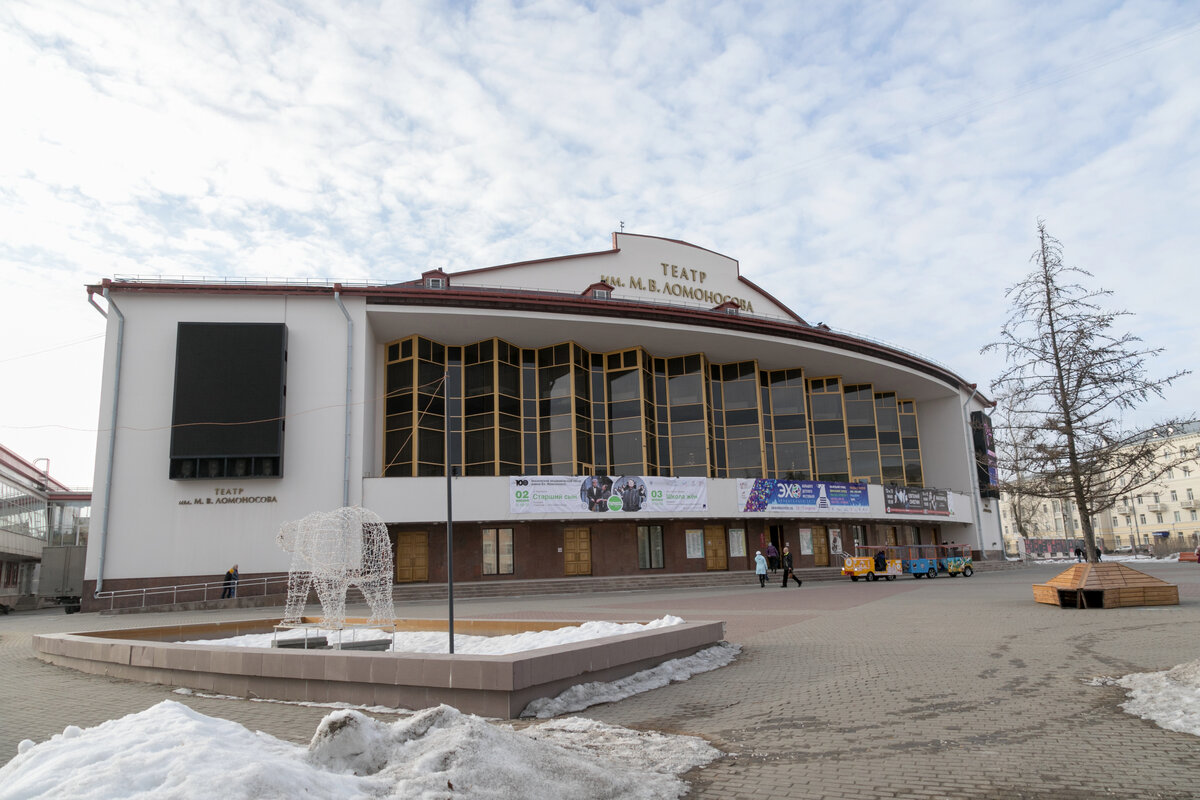 На сцене Архангельской драмы мы показали спектакли «Дядя Ваня», «Маленький принц», «Малыш и Карлсон»