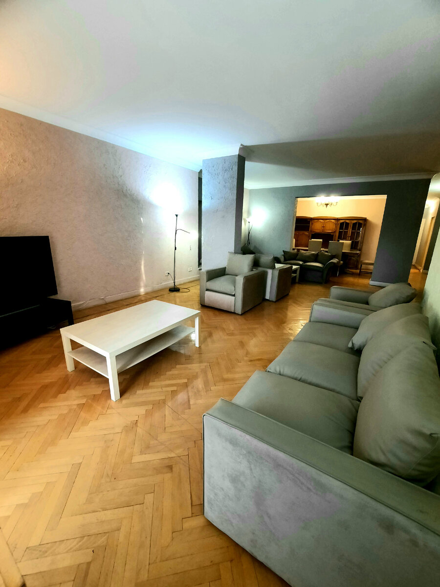 Просторный холл. Здесь и далее фото автора.