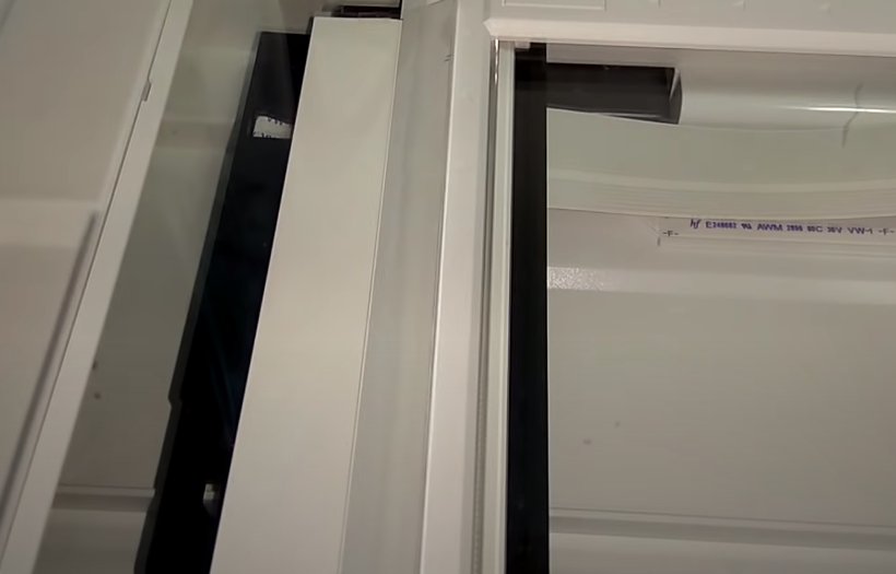 Целая пленка и белая полоска бумаги (так должно быть)