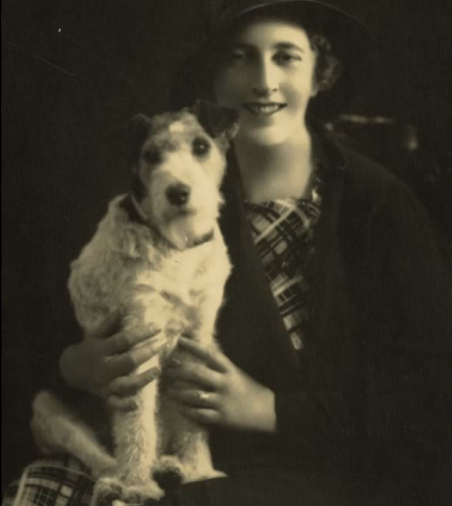 Агата Кристи с фокстерьером Питером. Фото из открытых источников