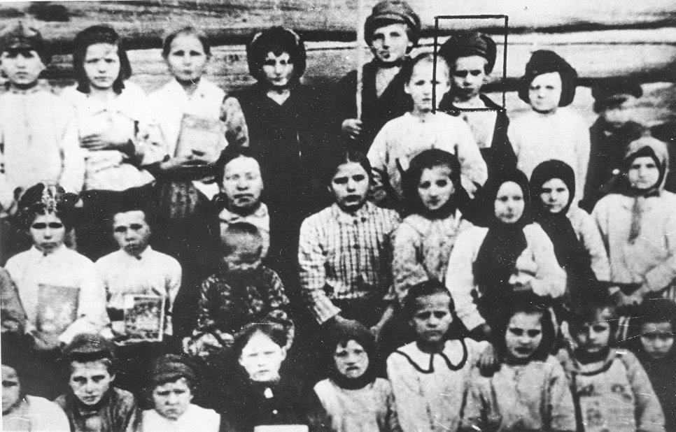Павлик со сверстниками. Источник: cont.ws