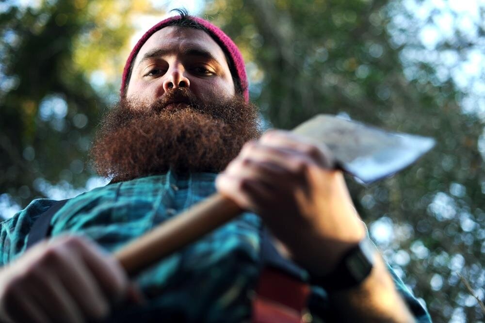 суровый главный. бородатый дровосек. канадский лесоруб. суровый главный. рыбак смешное фото.