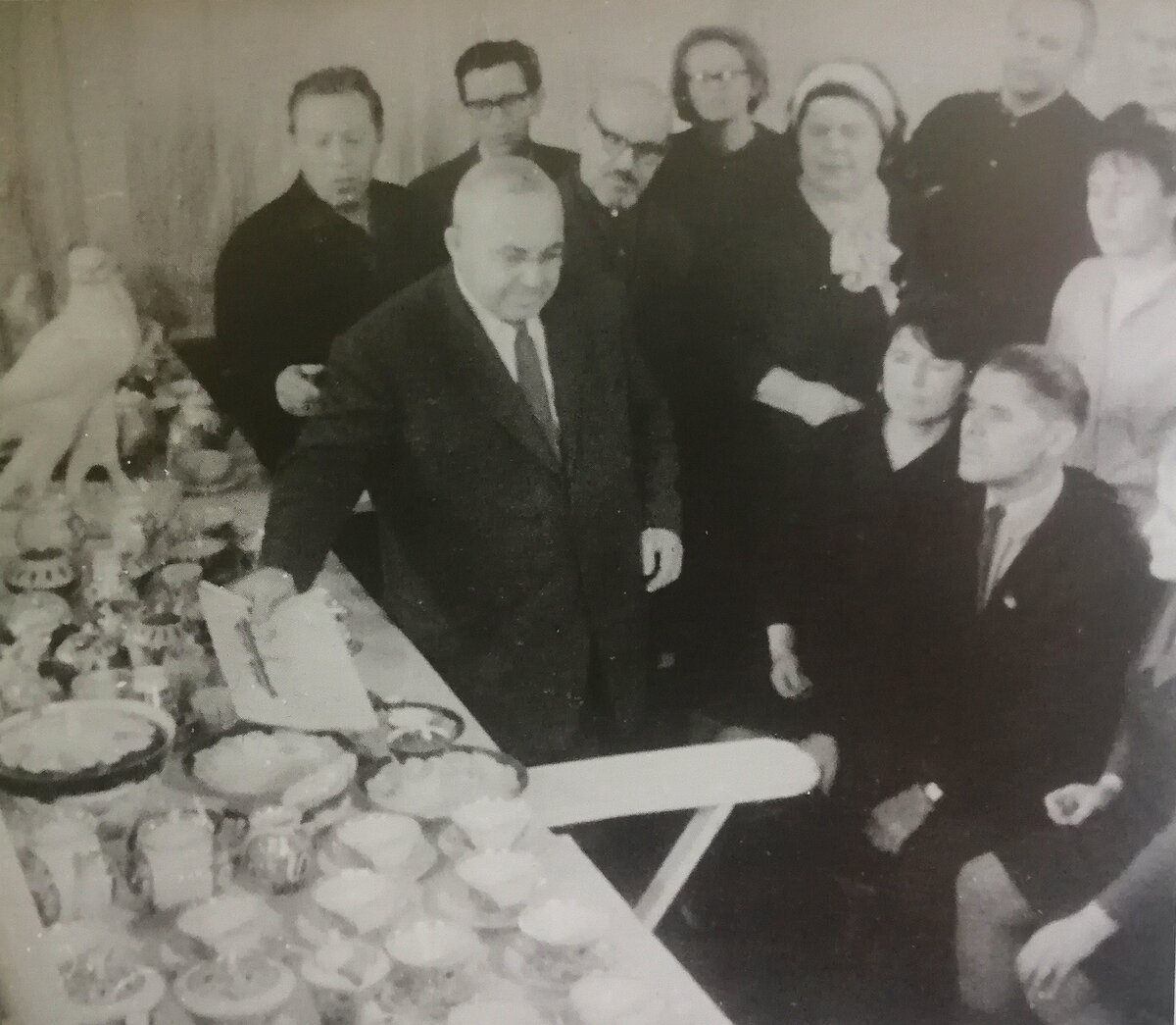 П. В. Леонов. Источник: Каталог. "Дулевский фарфор 175 лет - продолжение традиций". Производственный кооператив "Дулевский фарфор". 