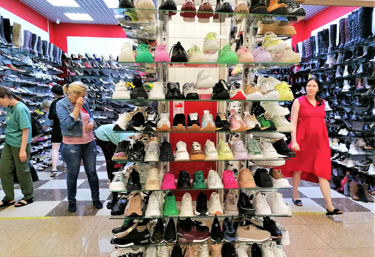 Обувной отдел на Садоводе