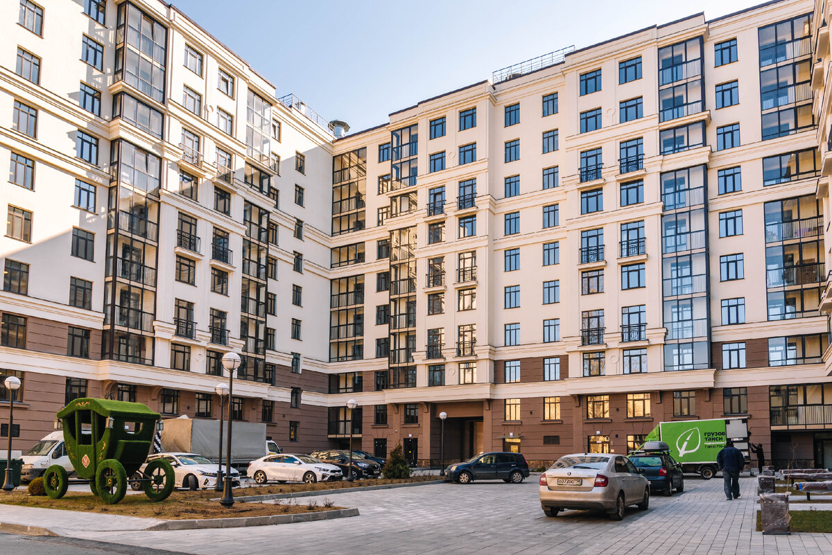 Двор жилого дома бизнес-класса "Дом у Каретного"