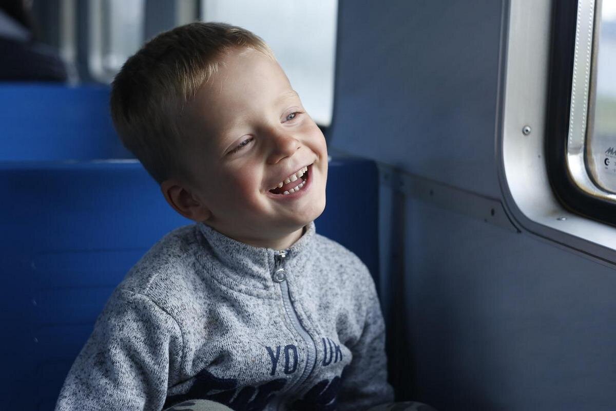Проезд в электричках для детей до 7 лет, с сегодняшнего дня по всей россии устанавливается бесплатный.