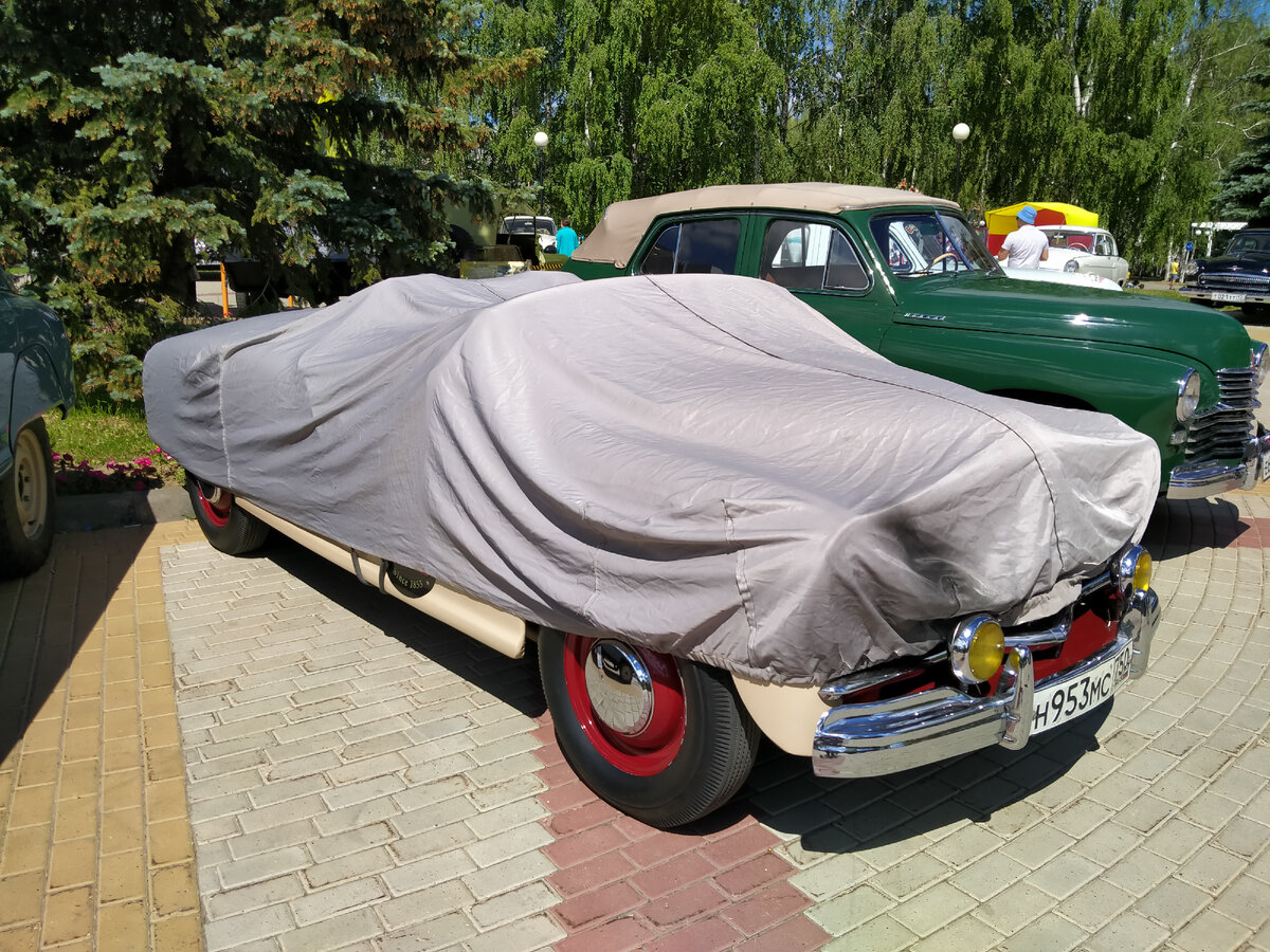 Такое на обычных дорогах вряд ли встретишь. 