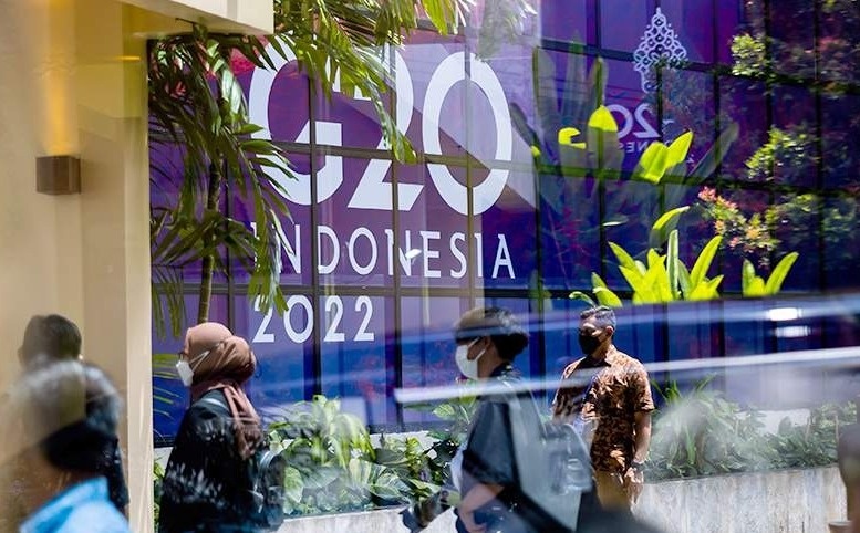    После обеда лидеров G20 лишь пять человек остались фотографироваться