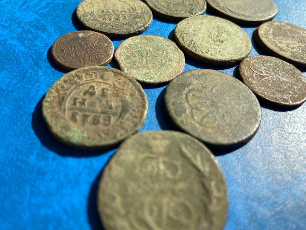 Большая энциклопедия кошевар д. Коллекционирование монет и банкнот. Коллекционирование и собирательство монет. Монеты и банкноты россии. Много бумажных денег.