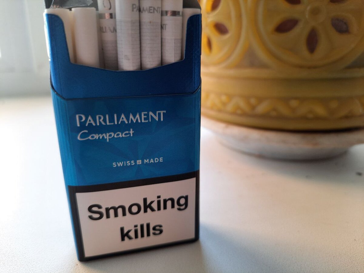Сигареты пятерка. Parliament сигареты Аква Блю. Парламент Аква Блю Сильвер. Сигареты Parliament Compact. Parliament Aqua Compact сигареты.