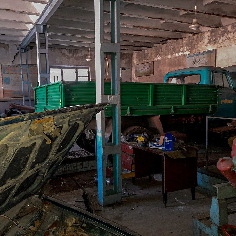 Учебный ЗиЛ-130 в гараже №1 