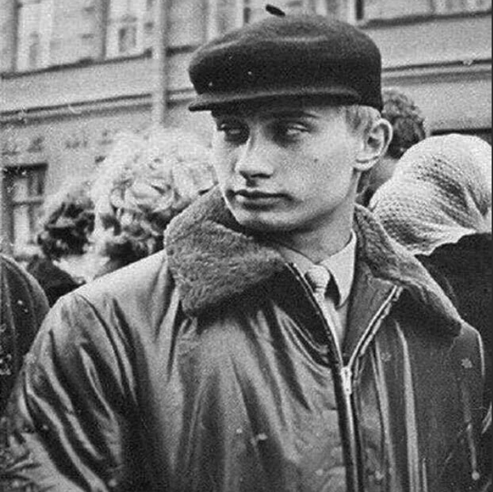 "Я убью 11 человек, а последний патрон оставлю для себя": как подполковник КГБ Владимир Путин разогнал толпу в Дрездене в 1989 году