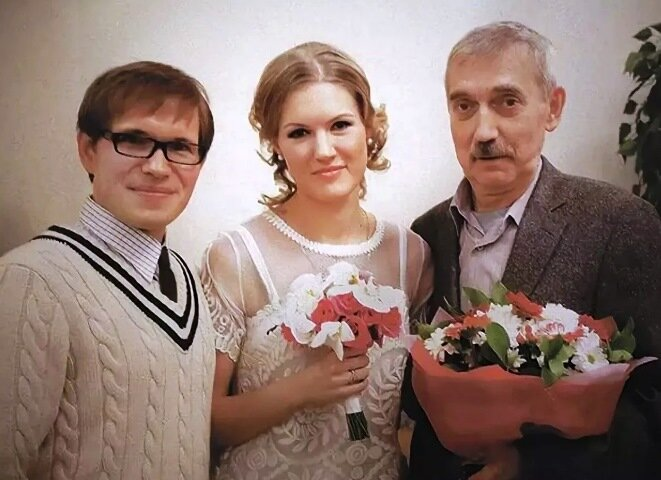 Евгений Киндинов с дочерью и зятем