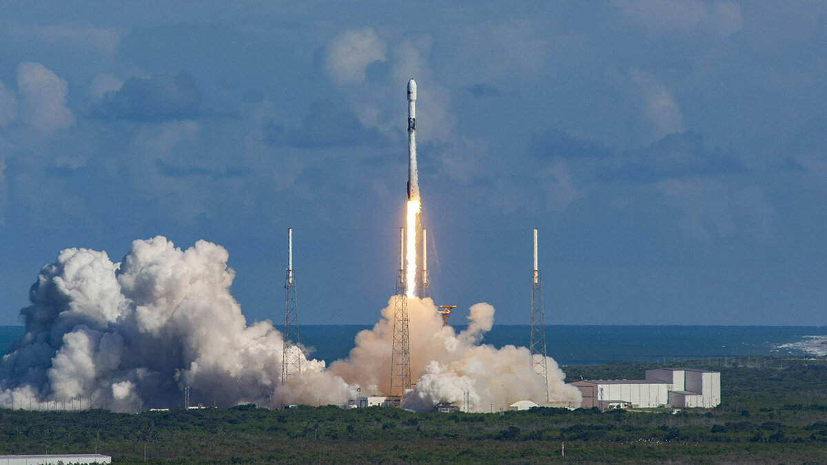 Запуск первого южнокорейского чисто военного спутника в июле 2020 года компанией Space X с космодрома на мысе Канаверал в США