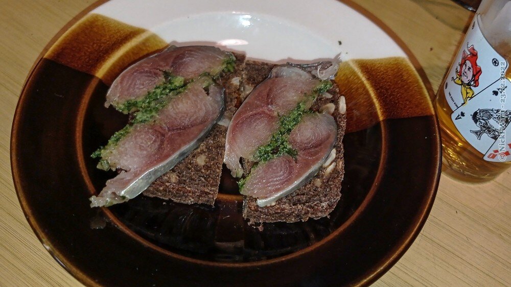 Скумбрия на хлебе... © NickFW.ru — 23.12.2022г.