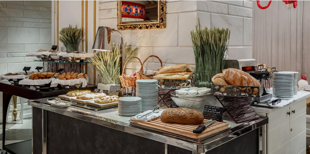 Хлебный стол в ресторане Menu, Lotte Hotel, Фото отельеров.