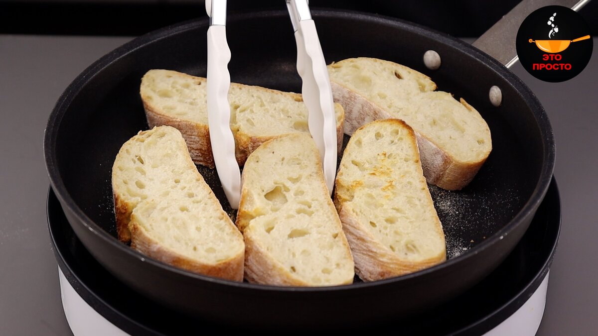 Фото можно листать влево